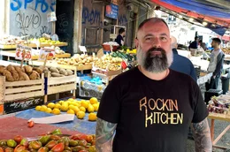 Fernando Massana auf dem Markt von Catania.
