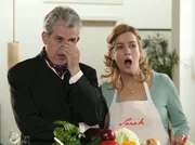 MDR Fernsehen IN ALLER FREUNDSCHAFT FOLGE 269, "Zweite Begegnung", am Montag um 11:45 Uhr. Benno Siebert (Ilja Richter) und Sarah Marquardt (Alexa Maria Surholt) sind fassungslos wie sehr Roland Heilmann das Feingef&uuml;hl zum Kochen fehlt.