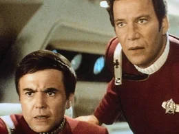 Um das Leben der Enterprise-Besatzung zu retten, opfert Mr. Spock sein Leben.