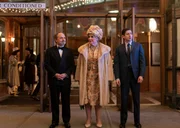 (L-R): Moishe Maisel (Kevin Pollak), Shirley Maisel (Caroline Aaron), Joel Maisel (Michael Zegen)
