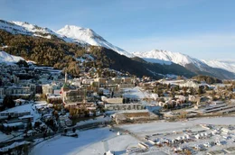 St. Moritz hat zwar nur etwa 5.000 Einwohner, bietet aber sechs Luxushotels mit f&uuml;nf Sternen.