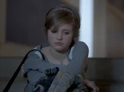 Sophie (Anica R&ouml;hlinger) ist sich nicht sicher, ob Justus auch in sie verliebt ist.