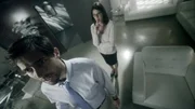 Charles Dodgson (Andrew Bowen) ahnt nicht, dass er sich in einer virtuellen Umgebung befindet. W&auml;hrend er glaubt zu tr&auml;umen, mimt Sophie (Gina Bellman) die Therapeutin, um seinen fr&uuml;heren Charaker wieder herzustellen...