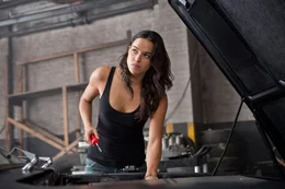 Warum arbeitet die totgeglaubte Letty (Michelle Rodriguez) ausgerechnet mit dem Schurken Shaw zusammen?; Warum arbeitet die totgeglaubte Letty (Michelle Rodriguez) ausgerechnet mit dem Schurken Shaw zusammen?
