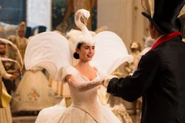 Schneewitchen (Lily Collins, l.) hat ihren Traumprinzen gefunden: Prince Andrew Alcott (Armie Hammer, r.) ...