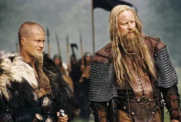 L-R: Cynric (Til Schweiger), Cerdic (Stellan Skarsgard).