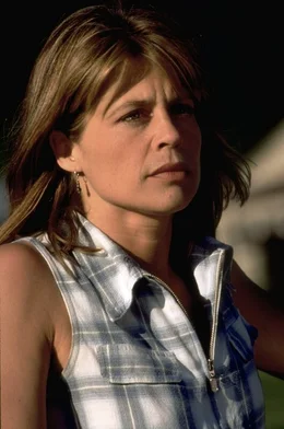 In Dante's Peak l&auml;sst sich's gut leben. Gerade nimmt B&uuml;rgermeisterin Rachel Wando (Linda Hamilton) einen Preis f&uuml;r ihr St&auml;dtchen entgegen. Sie ahnt nicht, welche Gefahr sich auf die Stadt zu bewegt ...