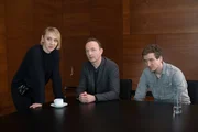 Nora Weiss (Anna Maria M&uuml;he, l.) kommt im LKA an, und der Fall wird noch mal mit den Kollegen Jan Geissler (Peter Jordan, M.) und Simon Brandt (Jan Krauter, r.) aufgearbeitet.