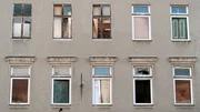 Fensterfront in der Chausseestra&szlig;e.