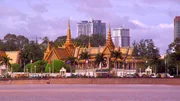 Ein Ehepaar aus Arizona hat beschlossen, die USA zu verlassen und sich ein Haus in Kambodschas Hauptstadt Phnom Penh zu suchen.