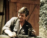 John Walton (Ralph Waite) ist gar nicht wohl bei dem Gedanken, dass er an dem bevorstehenden Klassentreffen teilnehmen soll.