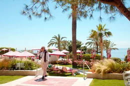 Spaniens Urlaubsparadies der Sch&ouml;nen und Reichen: der Paparazzo Juan Carlos Teuma im Hotel El Fuerte in Marbella