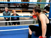 ARD/HR TATORT: WEIL SIE B&Ouml;SE SIND, Kriminalfilm, Deutschland 2010, Buch: Michael Proehl, Regie: Florian Schwarz, am Sonntag (01.07.12) um 20:15 Uhr im ERSTEN. Die Kommissare Charlotte S&auml;nger (Andrea Sawatzki) und Fritz Dellwo (J&ouml;rg Sch&uuml;ttauf, links) verh&ouml;ren Mike Staupen (Peter Davor) zum Mord an seinem Bruder.