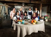 SRF bi de Lüt - Landfrauenküche Folge 8 Gruppenbild: Yvonne Heinzer, Caroline Schweizer, Katrin Kissling, Anita Mosimann-Brawand, Karin Caminada, Christine Egger und Cornelia Hiltebrand SRF bi de Lüt - Landfrauenküche Folge 8 Gruppenbild: Yvonne Heinzer, Caroline Schweizer, Katrin Kissling, Anita Mosimann-Brawand, Karin Caminada, Christine Egger und Cornelia Hiltebrand