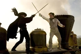 Don Alejandro de la Vega / Zorro (Antonio Banderas, l.) und Armand (Rufus Sewell)  Die Verwendung des sendungsbezogenen Materials ist nur mit dem Hinweis und Verlinkung auf TVNOW gestattet.; Don Alejandro de la Vega / Zorro (Antonio Banderas, l.) und Armand (Rufus Sewell)  Die Verwendung des sendungsbezogenen Materials ist nur mit dem Hinweis und Verlinkung auf TVNOW gestattet.