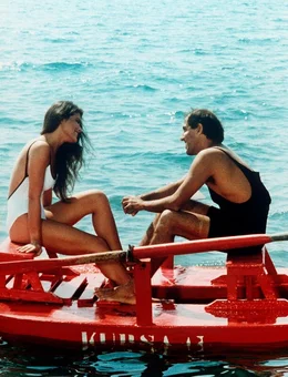 Noch ahnt Busfahrer Barnaba (Adriano Celentano) nicht, da&szlig; sein h&uuml;bsches Gegen&uuml;ber, Christina (Ornella Muti), in Wirklichkeit eine Prinzessin ist... sonst k&ouml;nnte er auch sicher nicht den gemeinsamen Bootsausflug so sehr genie&szlig;en...