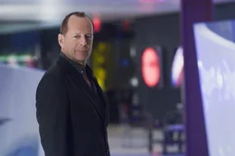 Der Multimillion&auml;r und Top Manager Harrison Hill (Bruce Willis) wird von einer ehrgeizigen Journalistin verfolgt, weil diese glaubt, er w&auml;re in einen Mord verwickelt ...
