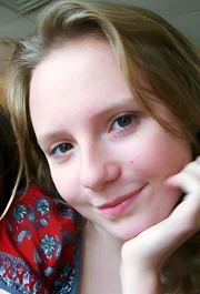 Jessie Blodgett ist stolz auf ihre Hauptrolle in einem Theaterstück. Das Premieren-Wochenende wird sie nicht überleben. Jessie Blodgett ist stolz auf ihre Hauptrolle in einem Theaterstück. Das Premieren-Wochenende wird sie nicht überleben.