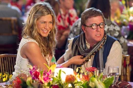 Katherine (Jennifer Aniston, l.); Eddie (Nick Swardson, r.)