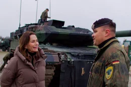 Anne Will besucht die Milit&auml;rsiedlung Rukla in Litauen. Einer, der Orte, an dem die Bundeswehr die Brigade Litauen aufbauen wird. Zum ersten Mal in der Geschichte der Bundeswehr sollen rund 5000 Soldaten und zivile Kr&auml;fte dauerhaft im Ausland stationiert werden.