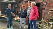 In Menslage in Niedersachen ist Tr&ouml;delprofi Mauro mit Petra in deren Elternhaus verabredet. Auch mit dabei sind Schwester Gabi und ihr Mann Martin. Gabi und Petra m&uuml;ssen das Elternhaus verkaufen.