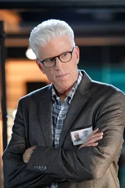 D.B. Russell (Ted Danson) versucht mit seinem Team herauszufinden, warum der Chemie-Lehrer Chet Messner sterben musste.