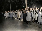 Immer mehr von der Demokratie entt&auml;uschte Deutsche setzen auf Hitlers Nationalsozialisten oder auf die Kommunisten unter ihrem Anf&uuml;hrer Ernst Th&auml;lmann.