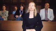 Jana Lange (Susanne Hoss) verfolgt gespannt den Prozess gegen Dr. Kron, der verd&auml;chtigt wird ihren Lebensgef&auml;hrten ermordet zu haben.