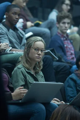 Die clevere Studentin Amy (Brie Larson) verliebt sich in ihren Professor Bennett, nichtsahnend welche tiefen Abgr&uuml;nde sich hinter seiner Fassade verstecken ...