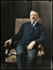 1925 gilt Hitler als radikaler Agitator ohne breite Unterst&uuml;tzung. Parteien der demokratischen Mitte bestimmen die Politik.