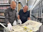 Arthur Langerman und Historiker Carl Eric Linsler im Stürmer-Archiv