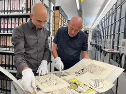 Arthur Langerman und Historiker Carl Eric Linsler im Stürmer-Archiv