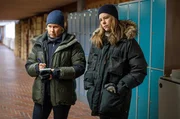 Staatsanw&auml;ltin Rebecka Martinsson (Sascha Zacharias, re.) und Kommissarin Mella (Eva Melander) ermitteln in einem r&auml;tselhaften Todesfall.