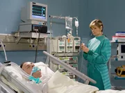 Erst als Steffen Frahm nach einem Magendurchbruch in Lebensgefahr schwebt, merkt Yvonne, dass sie mehr f&uuml;r ihn empfindet.