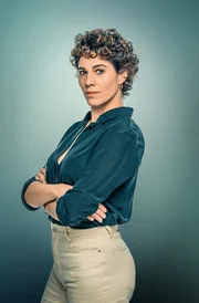 ARD TAGE, DIE ES NICHT GAB neue Event-Serie mit 8 Folgen, vier Frauen und mehr als ein Todesfall. Ein starkes Frauenensemble erz&auml;hlt eine leidenschaftliche Geschichte von Freundschaft und Geheimnissen. Im Bild: Jasmin Gerat spielt In&egrave;s Lemarchal.
