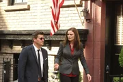 Seeley Booth (David Boreanaz, l.); Temperance Brennan (Emily Deschanel, r.)
