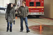 Genie&szlig;en ihren Feierabend: Cristina (Sandra Oh, l.) und Owen (Kevin McKidd, r.) ...