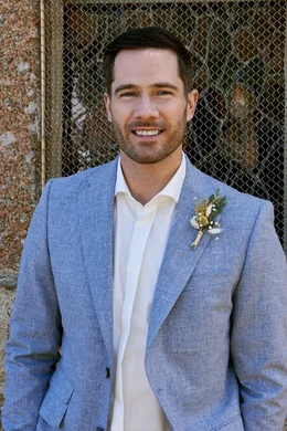 Ben (Luke Macfarlane) trifft auf die Holzhandwerkerin Moriah, die den Leuchtturm in einer franz&ouml;sischen K&uuml;stenstadt restaurieren will. Doch er hat andere Pl&auml;ne...  +++ Die Verwendung des sendungsbezogenen Materials ist nur mit dem Hinweis und Verlinkung auf RTL+ gestattet. +++
