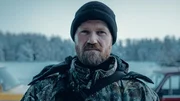 Jens Matthesen (Joi Johannsson) leitet den Suchtrupp, der Lazar Cevikovic aufspüren soll. Jens Matthesen (Joi Johannsson) leitet den Suchtrupp, der Lazar Cevikovic aufspüren soll.