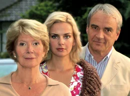 Hedi Ohlsen (Christiane H&ouml;rbiger, li.) hat immer nur f&uuml;r ihren Mann Johannes (Walter Kreye) und ihre Tochter Leonie (Denise Zich) gelebt.