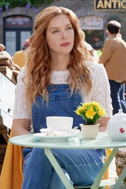 Die Holzhandwerkerin Moriah (Rachelle Lefevre) m&ouml;chte den Leuchtturm in einer franz&ouml;sischen K&uuml;stenstadt restaurieren. Doch dann trifft sie auf Ben, der andere Pl&auml;ne hat.