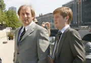 Der Topmanager Albert Marquard (G&uuml;nther Maria Halmer, li.) und sein Assistent Max Pohlmann (Kai Ivo Baulitz) schmieden gro&szlig;e Pl&auml;ne f&uuml;r den Berliner Reederei-Markt.