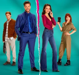 "The Break-Up Club": Dylan und Mick ecken mit ihrer Trennungsagentur "The Break-Up Club" bei der Journalistin Zo&euml; an, die sich unterst&uuml;tzt von ihrer Freundin Lana vornimmt, das Start-up durch einen Verriss zu ruinieren. Doch ihr Aufeinandertreffen h&auml;lt &Uuml;berraschungen bereit. Von links: Mike (Oscar Aerts), Dylan (Juvat Westendorp), Zo&euml; (Holly Mae Brood), Lana (Sarah Bannier).