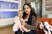 Kurt Schollwer (Fritz Wepper) und Christoph Baumgartner&acute;s (Francis Fulton-Smith) sind begeistert von der Bewerberin Andrea Paulsen (Stephanie Stumph) und wollen sie als Babysitterin engagieren, ohne zu wissen, dass sie die Mutter ist.