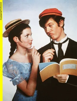 Die kesse Berlinerin Lilly Klausing (Kristina Nel) und der Abiturient Ludwig (Hansi Kraus) sind sehr angetan voneinander.