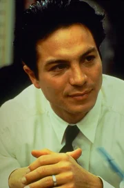 Rey Curtis (Benjamin Bratt)