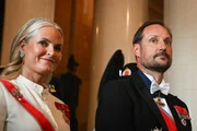Mette-Marit hat sich das Vertrauen der Norwegerinnen und Norweger in den letzten 25 Jahren erarbeitet. Als sie Kronprinz Haakon 2001 heiratet, hielten sie noch viele f&uuml;r ungeeignet, einmal K&ouml;nigin des Landes zu werden.