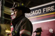 Kelly Severide (Taylor Kinney) unterst&uuml;tzt die Entscheidung von Mills, dem Trupp beizutreten. Er kann aber nicht verhindern, dass Mills daf&uuml;r mit dem Neid seiner Kollegen konfrontiert wird ...
