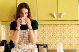 Die in einem Schnellrestaurant angestellte Kim (Felicity Jones) k&uuml;mmert sich neben ihrem Job um den Haushalt und die Finanzen ihres verwitweten Vaters, doch ihr Geld ist knapp.