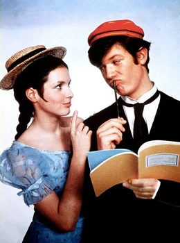 Die kesse Berlinerin Lilly Klausing (Kristina Nel) und der Abiturient Ludwig (Hansi Kraus) sind sehr angetan voneinander.